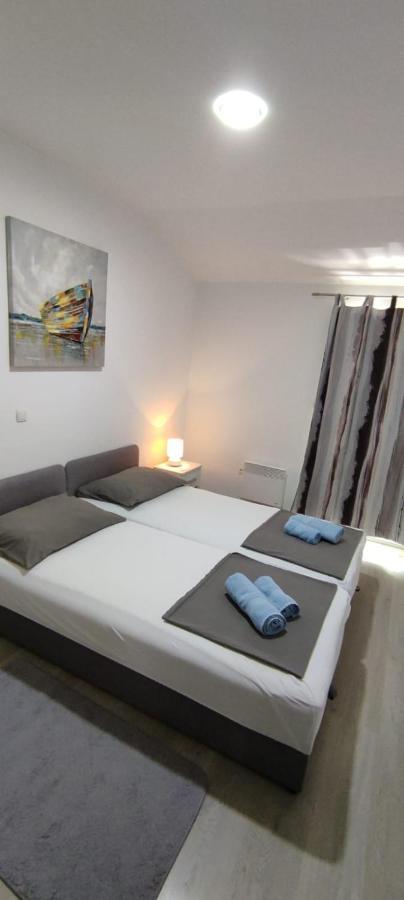 Malo Misto Apartment Dugi Rat Exterior foto