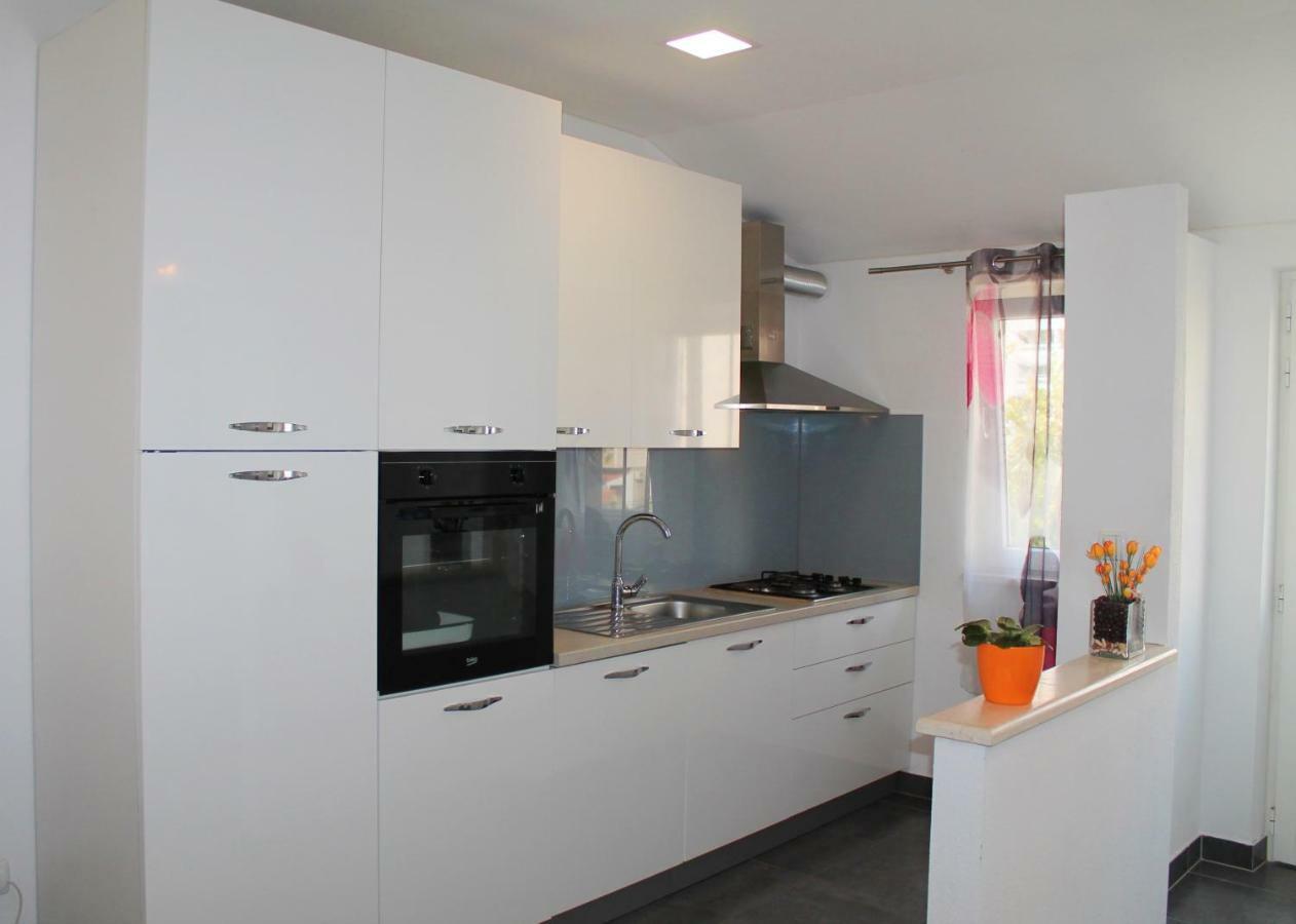 Malo Misto Apartment Dugi Rat Exterior foto