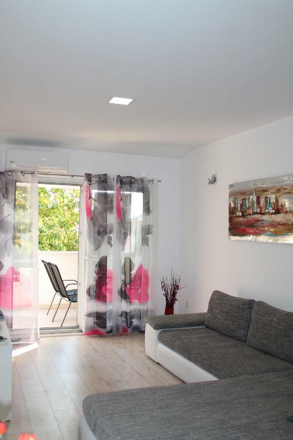Malo Misto Apartment Dugi Rat Exterior foto